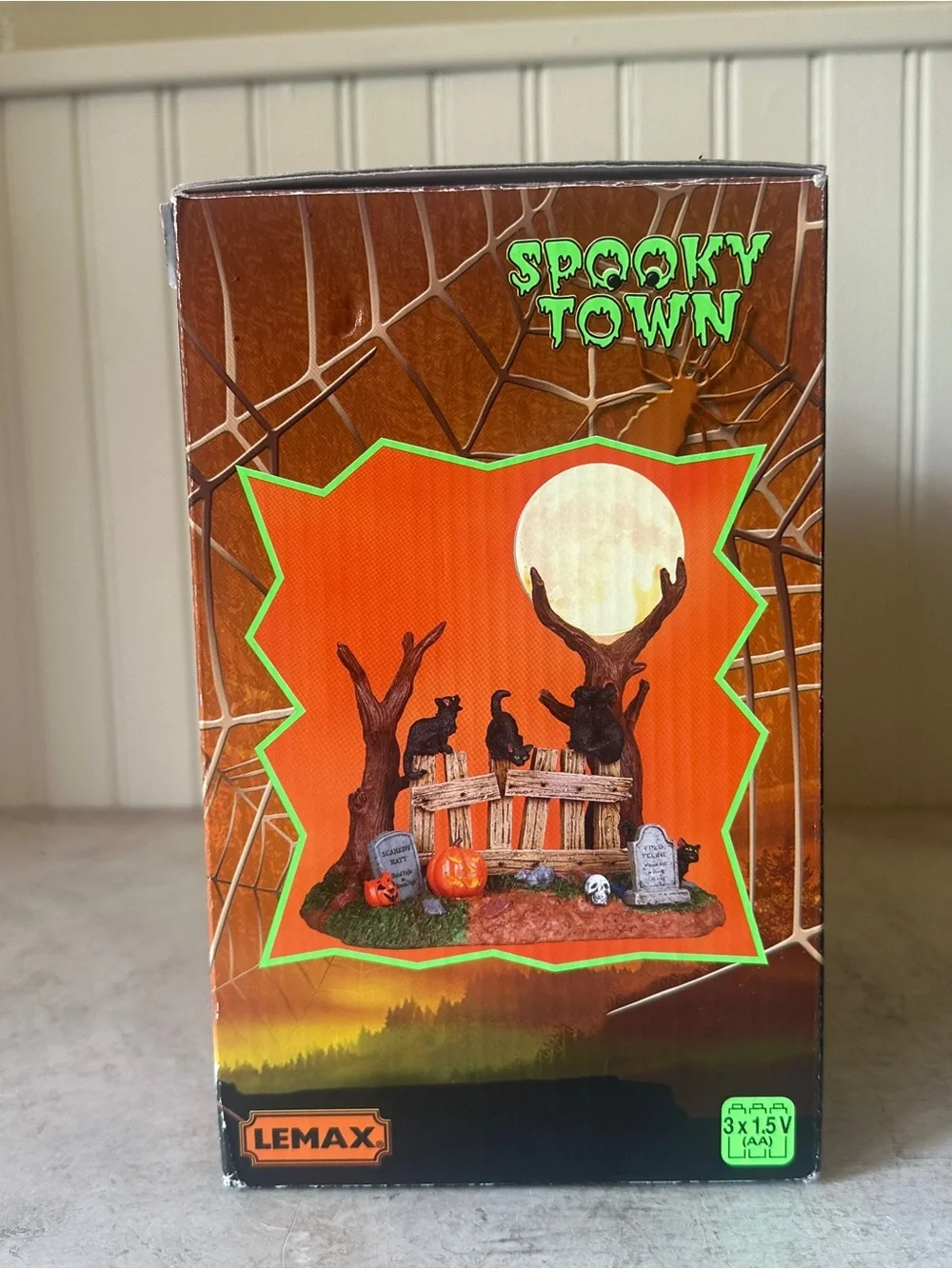 Lemax Spooky Town Happy Howl-O-Ween Cats On Fence Moon w Box #94969 READ Retired